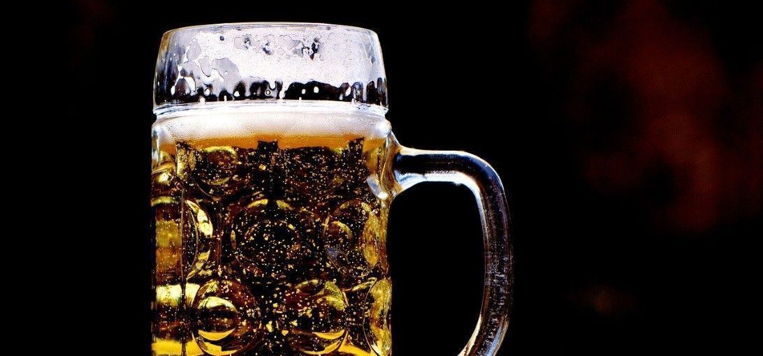 Markenstreit: Hofbräuhaus vs. Hinterhof Bräu Markenstreit: Hofbräuhaus vs. Hinterhof Bräu
