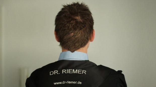 Zeigt her eure Roben, zeigt her euren Werbeplatz: Ein Anwalt im Werbefieber! Zeigt her eure Roben, zeigt her euren Werbeplatz: Ein Anwalt im Werbefieber!
