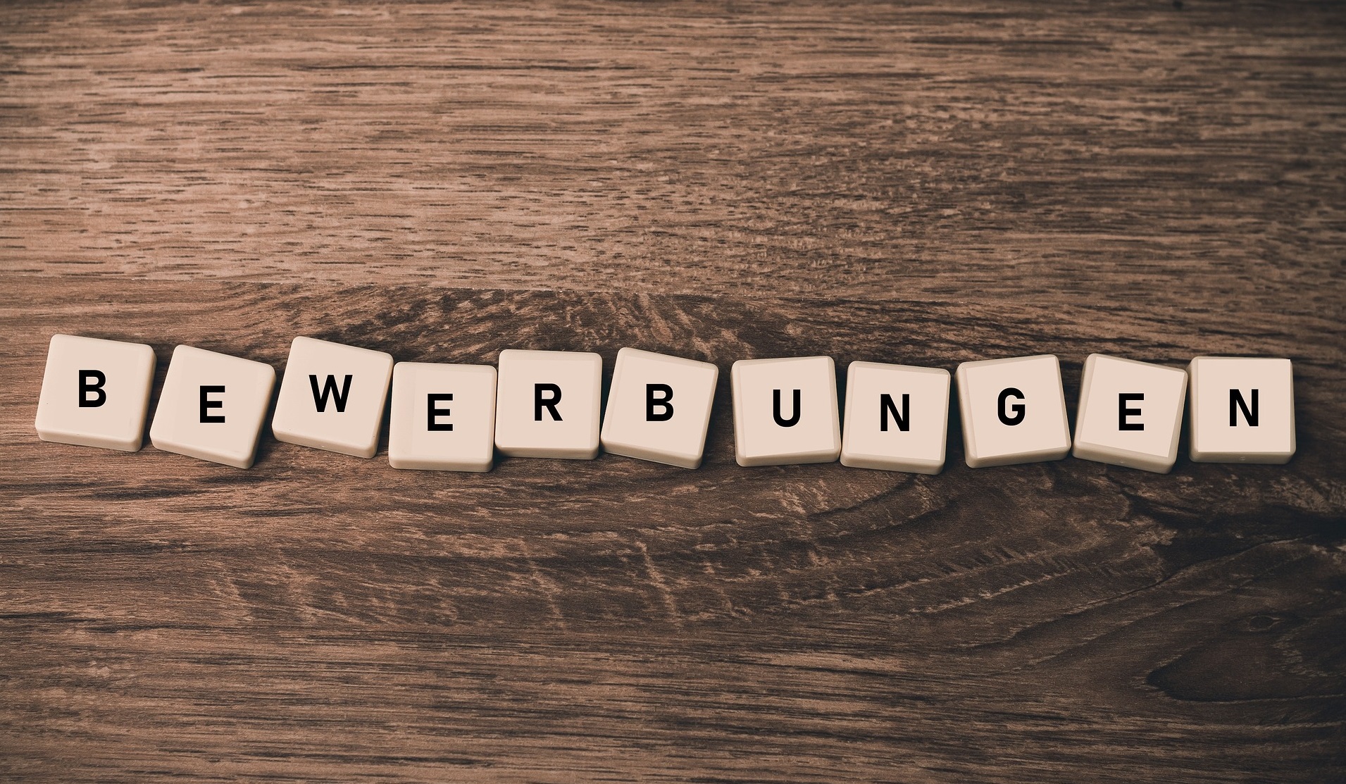 Vor Gericht, weil in Stellenanzeige „junges Team“ steht! Vor Gericht, weil in Stellenanzeige „junges Team“ steht!