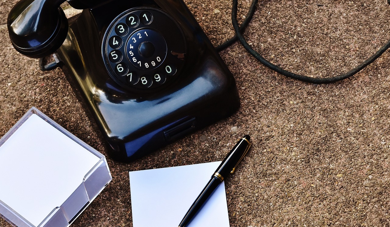 Müssen Onlinehändler telefonisch erreichbar sein? Neuigkeiten aus dem EuGH-Verfahren gegen Amazon Müssen Onlinehändler telefonisch erreichbar sein? Neuigkeiten aus dem EuGH-Verfahren gegen Amazon