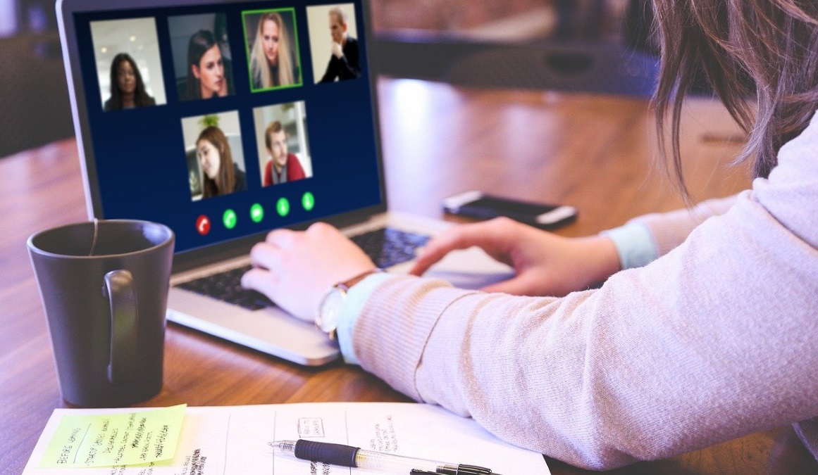 Sicherheitsrisiko Webinar: Das müssen Dozenten und Dozentinnen beachten Sicherheitsrisiko Webinar: Das müssen Dozenten und Dozentinnen beachten